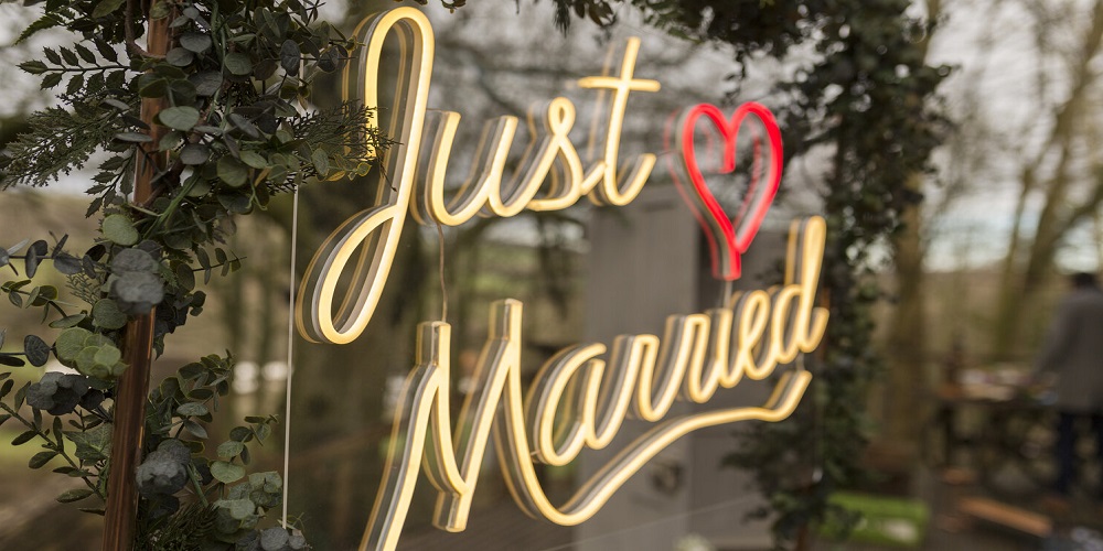 Brighten up your big day with stunning wedding neon signs